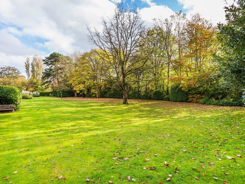 2 Bed Apartment To Rent in Reigate